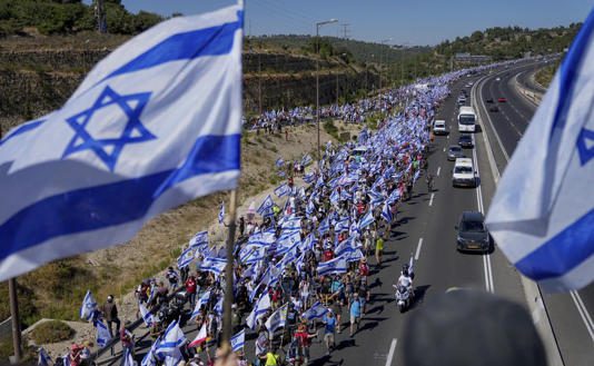 Israel alcanza un nuevo nivel de disturbios mientras que Netanyahu se recupera tras hospitalización