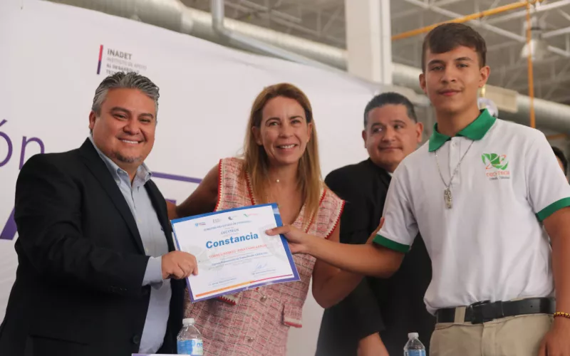 Reconocen a más de 800 alumnos de CECyTECH tras concluir capacitaciones de CENALTEC