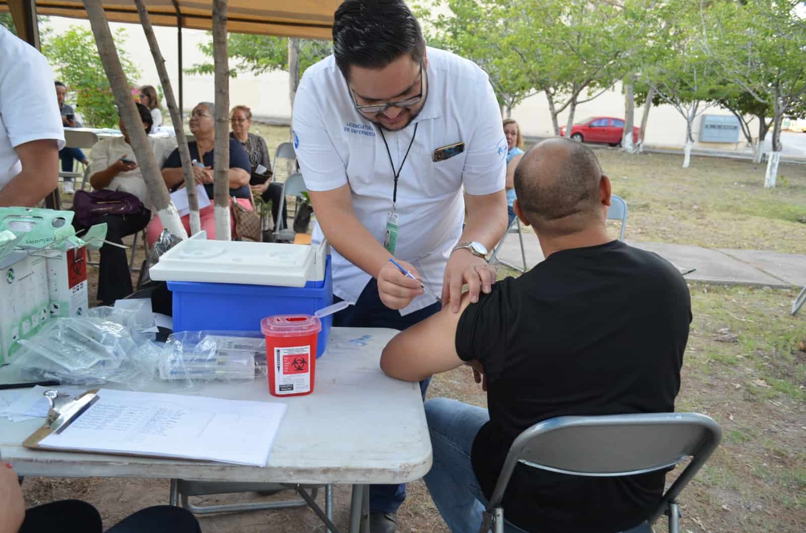 Lleva Margarita Blackaller pláticas y servicios a Paseos de Chihuahua