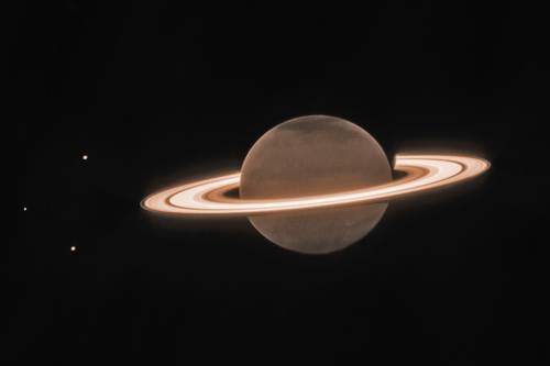 Saturno luce espectacular