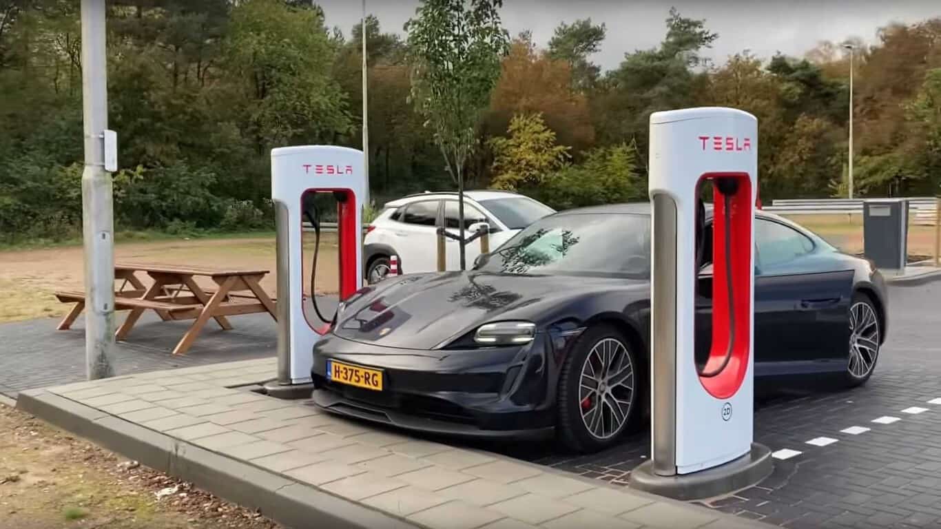 Los autos eléctricos de Volvo ya podrán usar la red de Superchargers de Tesla en México, Estados Unidos y Canadá