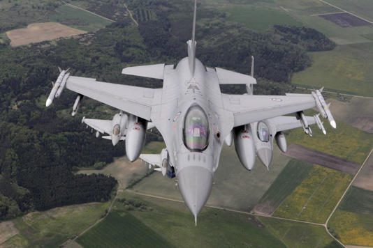 Noruega se convierte en el tercer país que dona aviones F-16 a Ucrania, según el canal noruego TV2