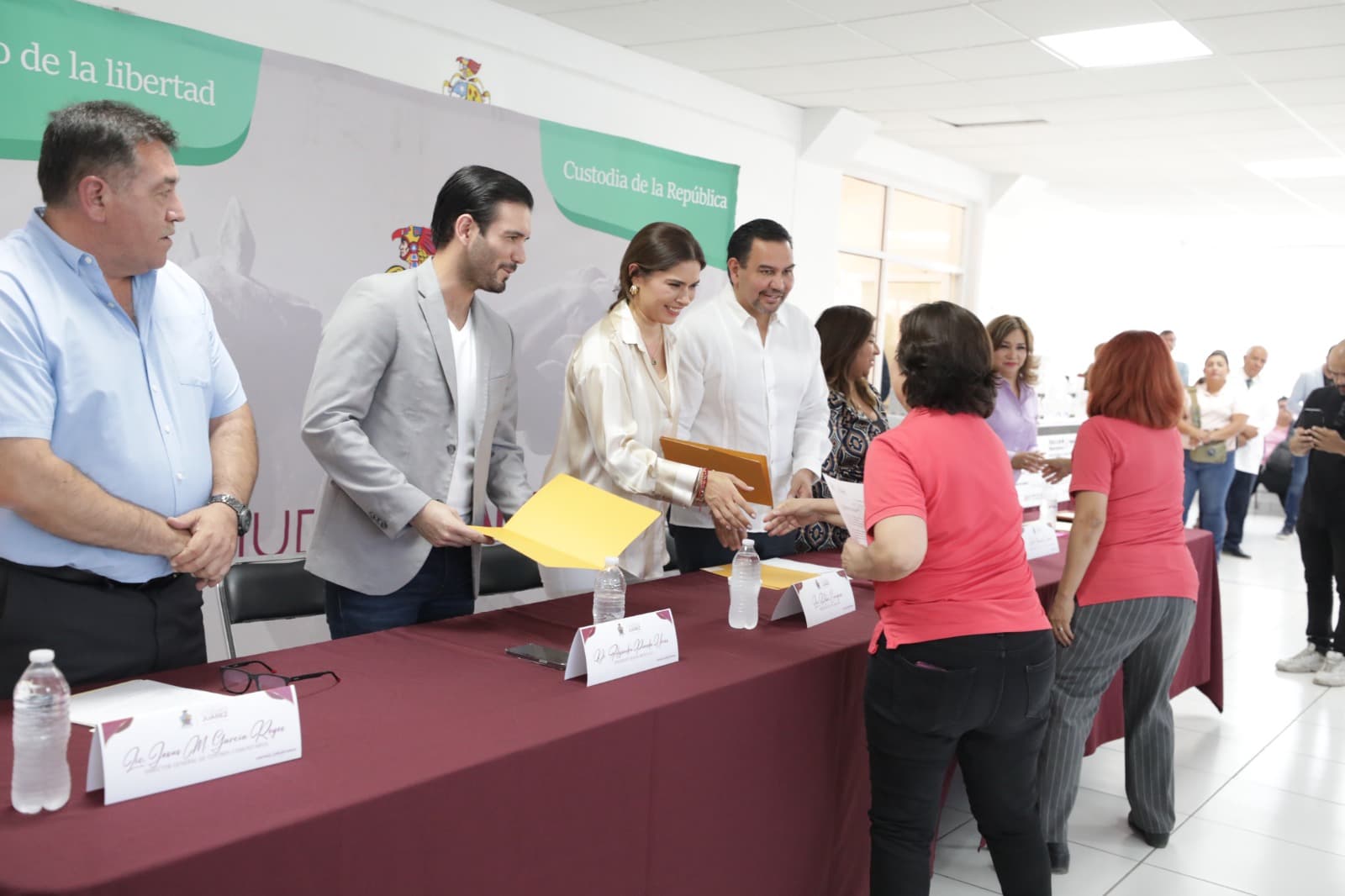 Entregan tratamiento oncológico para asociaciones civiles a través del Municipio de Juárez