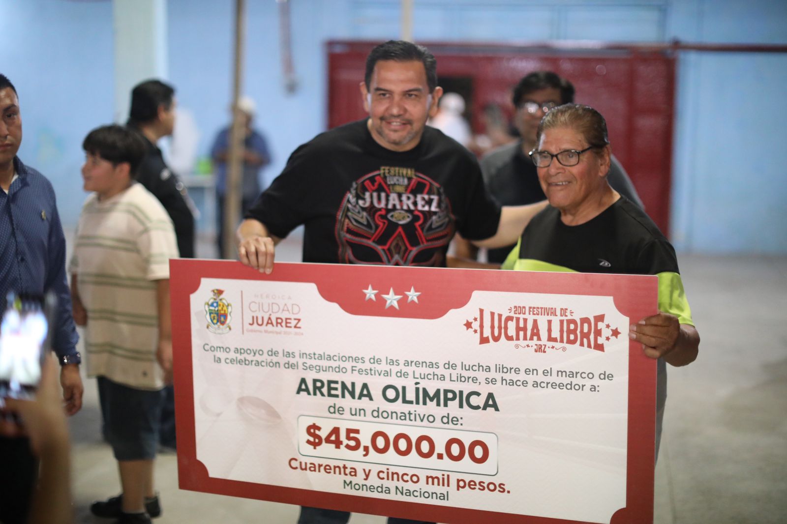Arenas de Lucha Libre de la ciudad reciben estímulo económico del alcalde Cruz Pérez Cuéllar