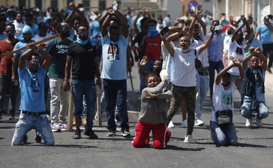 Enfrentamientos entre eritreos y policías dejan 114 heridos en Israel