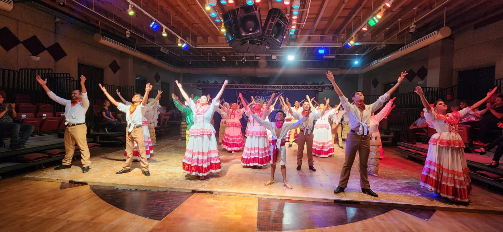Disfrutaron los juarenses del espectáculo de danza “Yo soy mexicano”