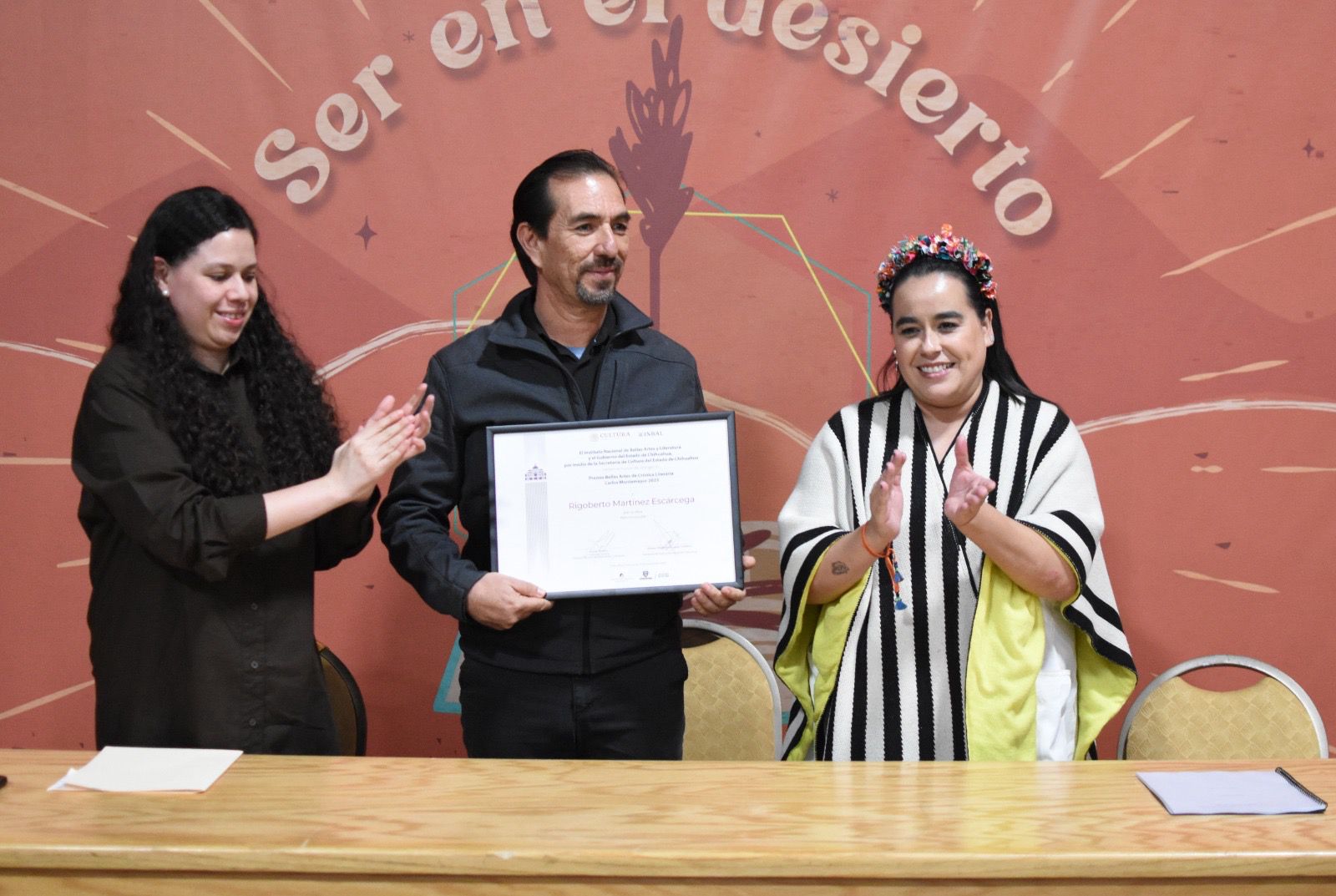 Rigoberto Martínez Escárcega recibió el Premio Bellas Artes de Crónica Literaria Carlos Montemayor 2023