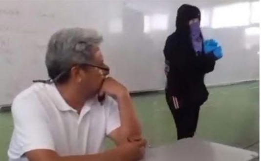 Alumnas del IPN encaran y golpean a profesor de la Voca 8 por presunto acoso sexual