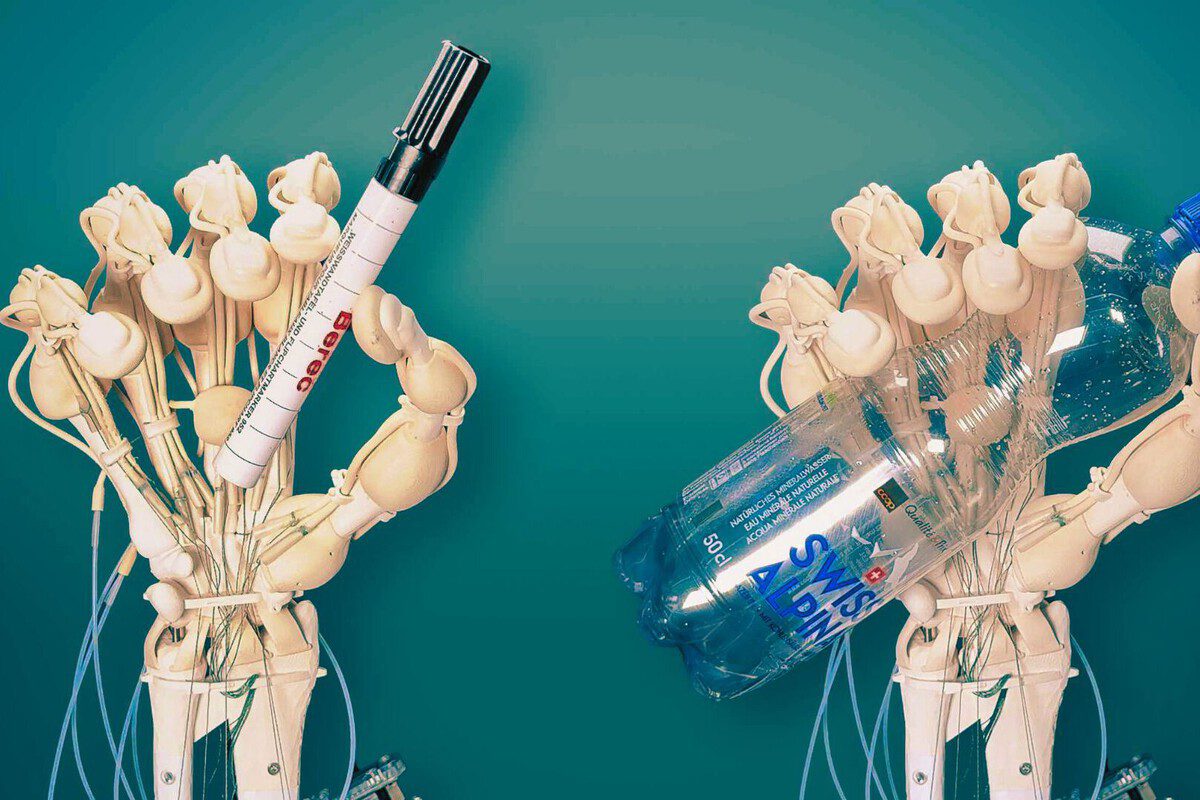 Investigadores imprimen por vez primera mano robótica con huesos