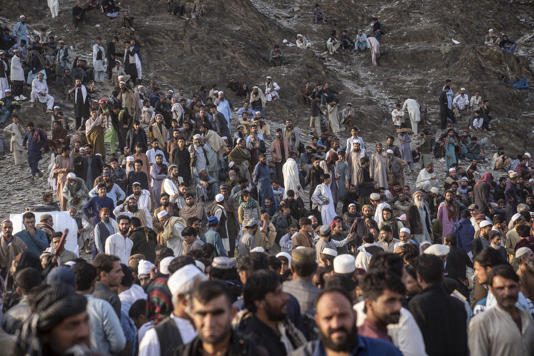 Talibán pide a las empresas afganas que ayuden a quienes huyen de la deportación en Pakistán