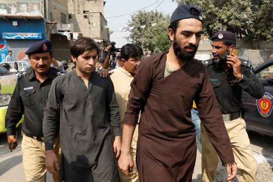 Unos 140,000 afganos abandonan Pakistán al expirar el plazo de expulsión
