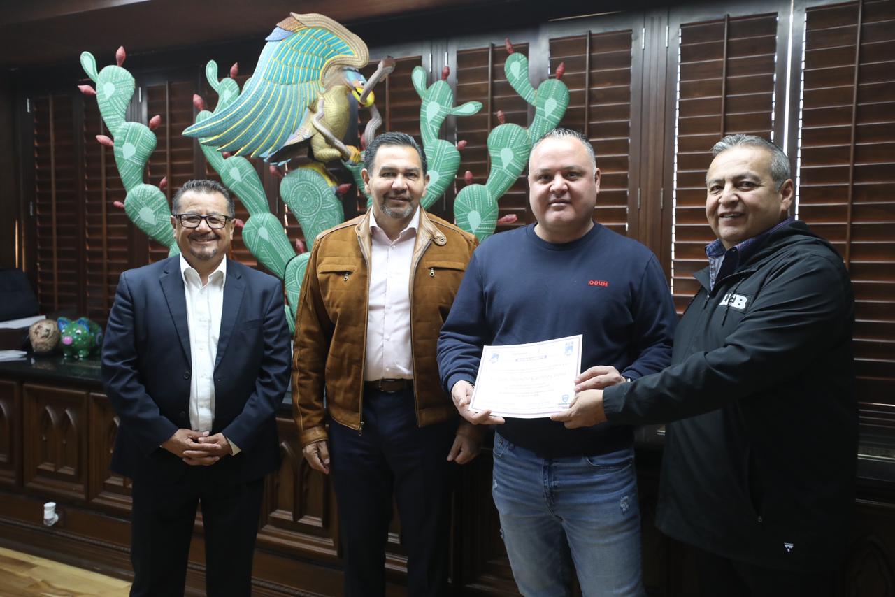 Alcalde Cruz Pérez Cuéllar recibe a nuevo jurisdiccional de la Zona 1 de beisbol
