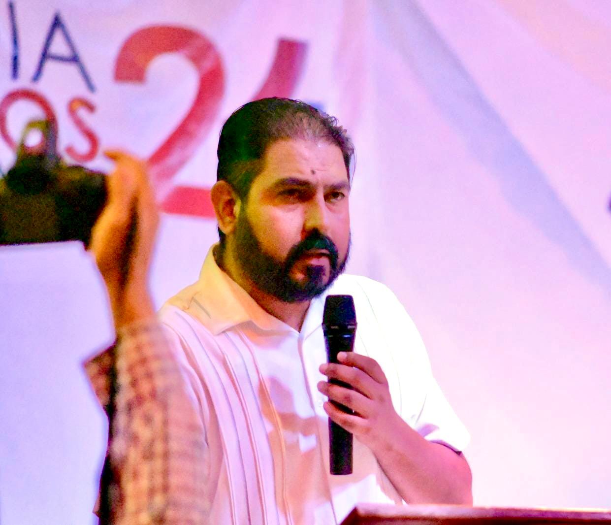 Panistas usan estructura estatal para golpeteo: Hugo González Muñíz