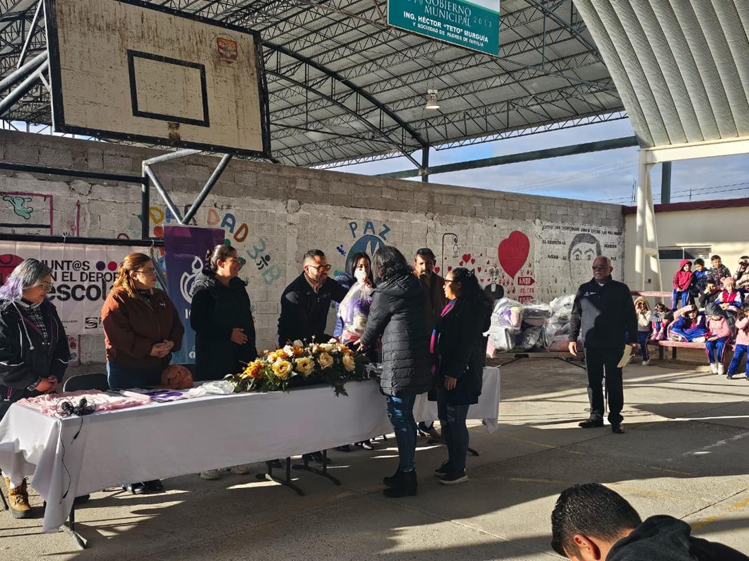 Dan banderazo inicial al Cachibol Matemático en la Zona 18 de Educación Física