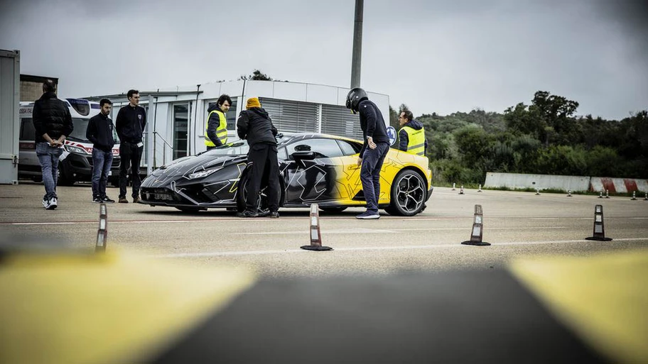 Lamborghini ensaya un sistema para alinear las ruedas en tiempo real