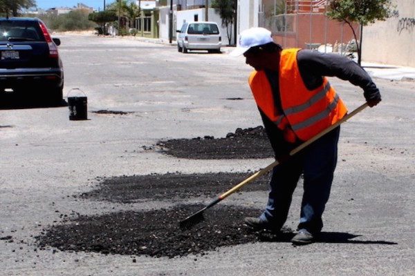 Santa Rosa, Campesina, Colinas del Sol y Sahuaros tendrán bacheo este martes