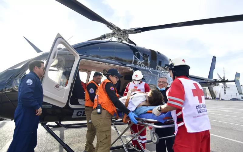 Trasladan vía aérea a mujer por emergencia obstétrica