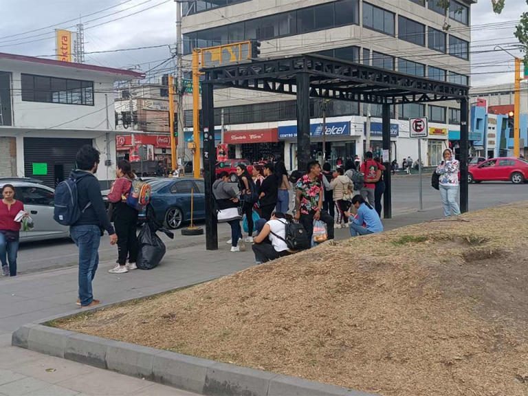 Choferes de transporte público dejan de trabajar tras golpiza de Los 300 a taxista