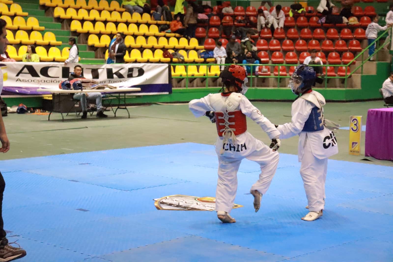 Taekwondoines juarenses representan a México en Costa Rica