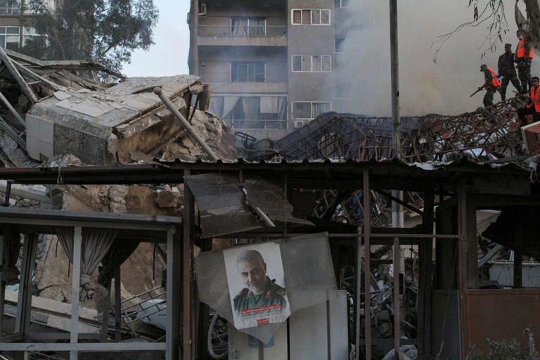 Israel bombardea la embajada de Irán en Siria y mata a siete comandantes