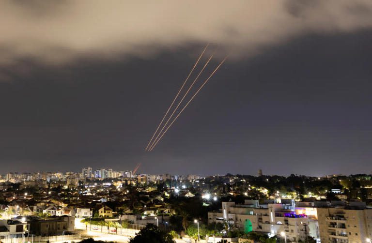 Aliados de Israel le instan a no atacar directamente a Irán, mientras se reúne gabinete de guerra