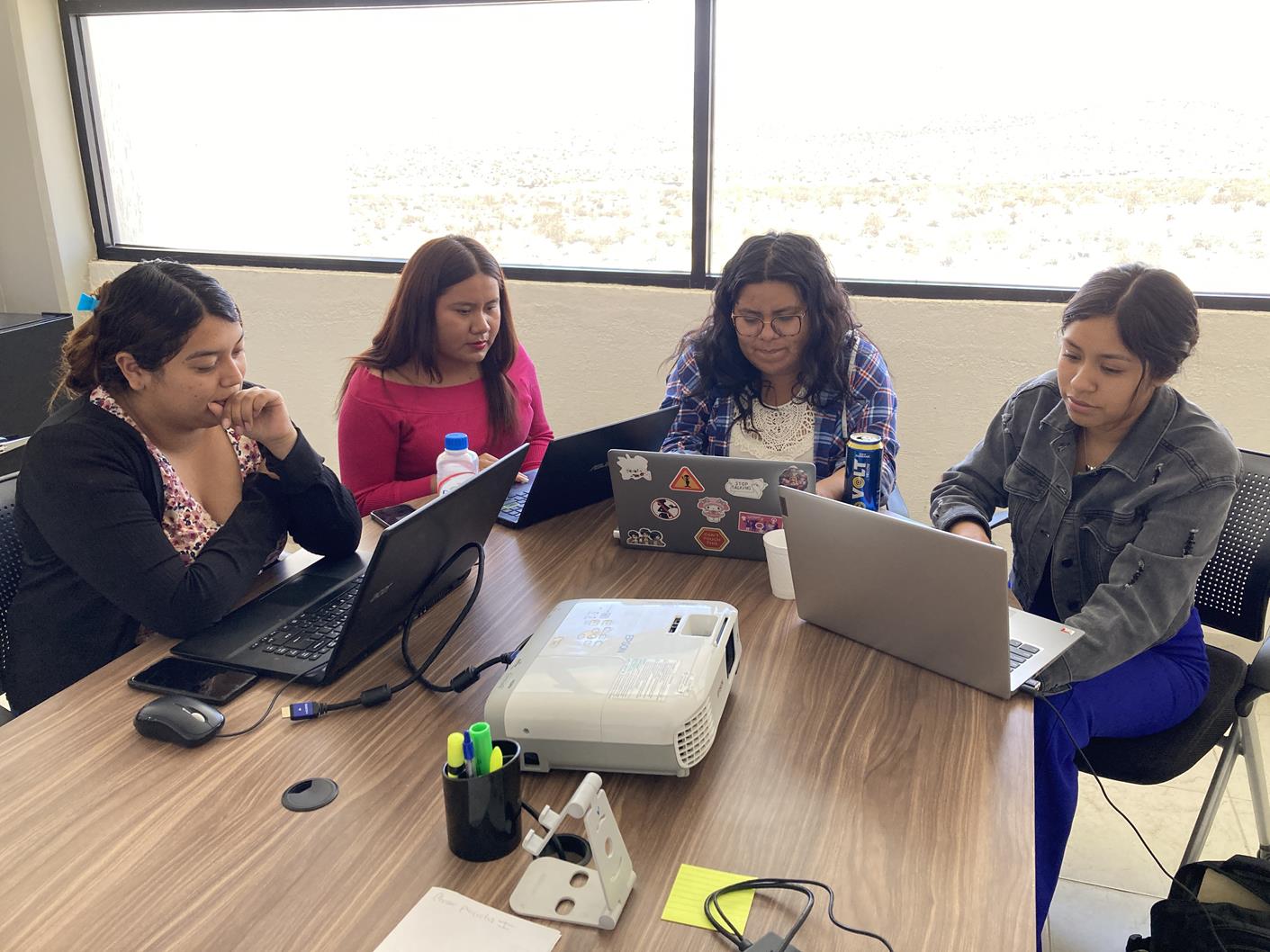 Contribuyen estudiantes de la UT Paso del Norte al impulso de la economía digital en Chihuahua