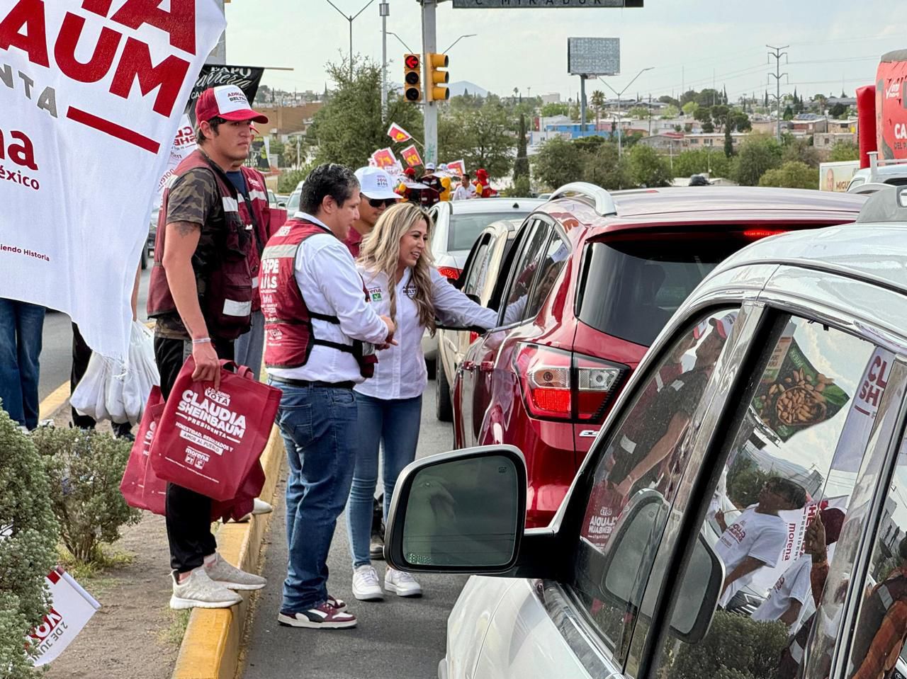 Adriana Beltrán reafirma su compromiso con la ciudadanía en crucero de “La Diana”