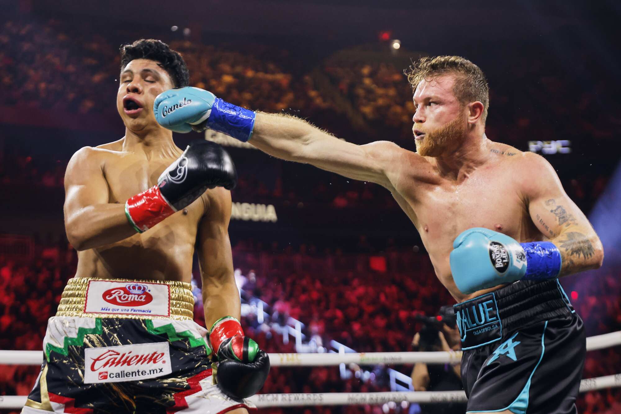 Canelo Álvarez venció por decisión unánime a Munguía y sigue como rey de las 168 libras