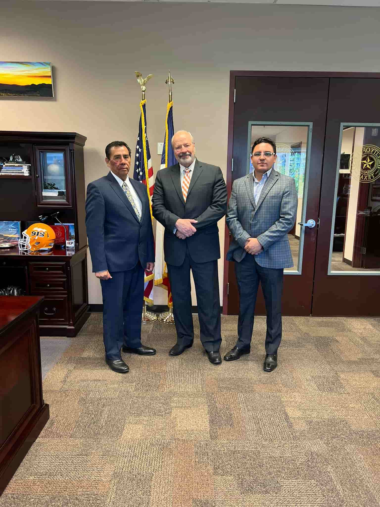 Se reúne Martín Chaparro con el alcalde de El Paso