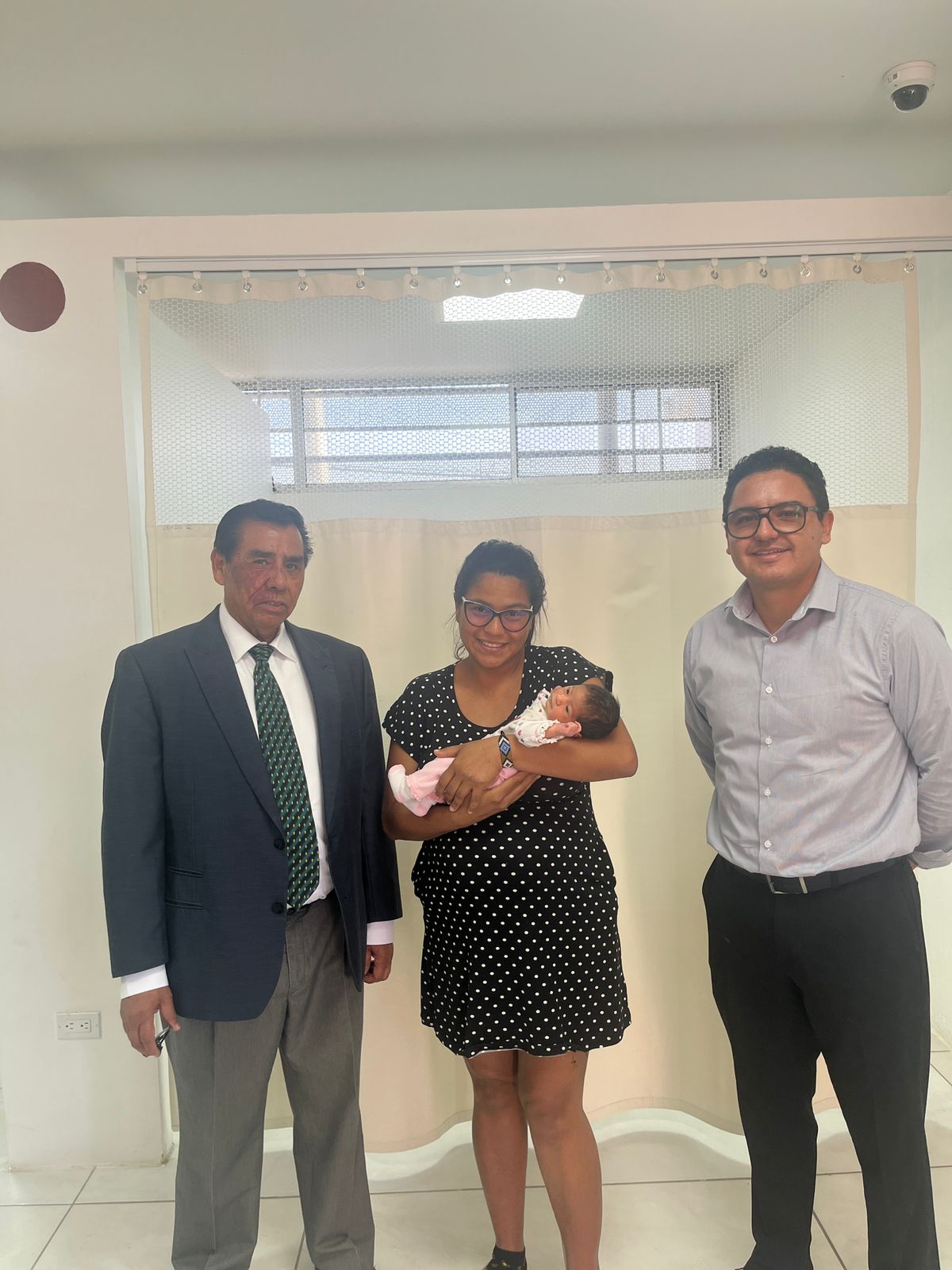 Nace en Juárez bebé de mujer colombiana