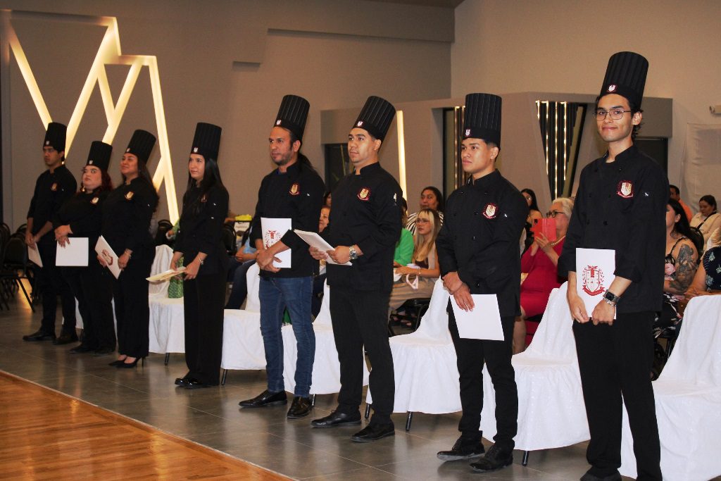 Celebra Instituto Superior de Alta Cocina ceremonia de graduación en Gastronomía