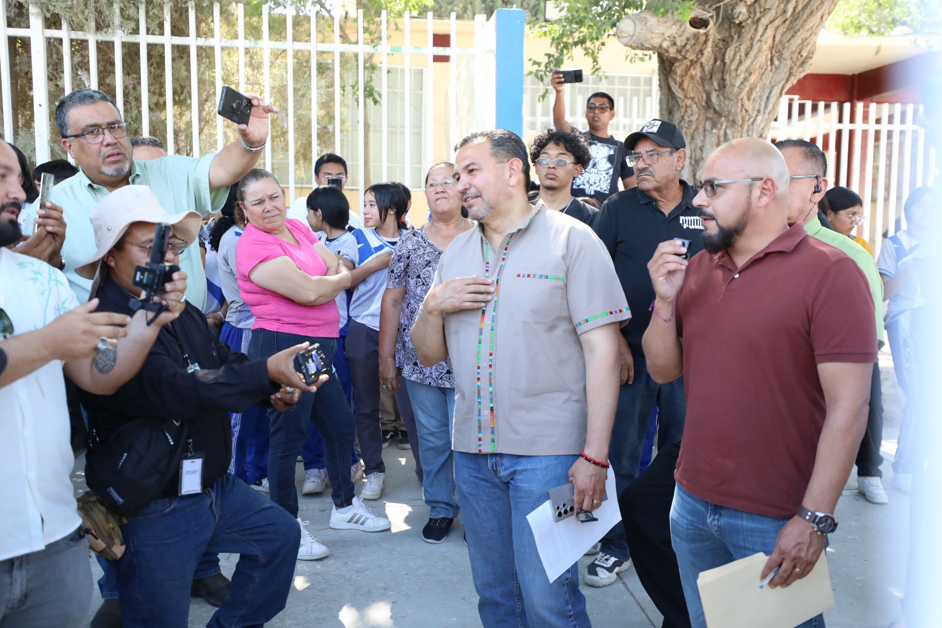 Entrega Cruz calle Batalla del Paredón de Presupuesto Participativo