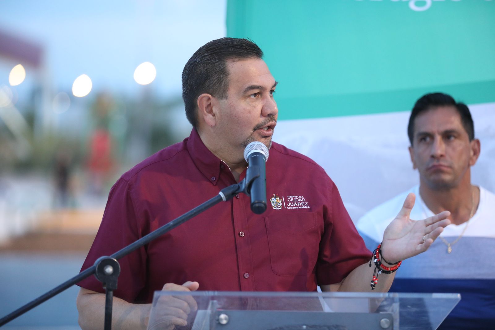 Entrega Cruz Pérez Cuellar rehabilitación de parque y luminarias en Jardines del Valle