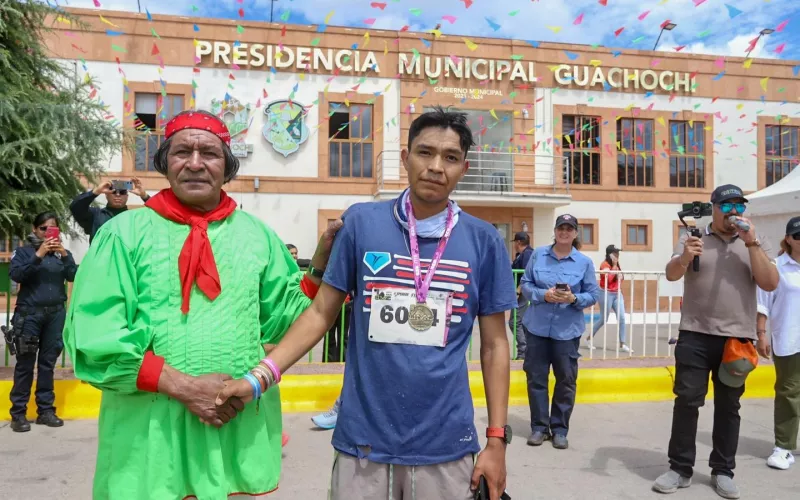 Corredores Rarámuri hacen el 1-2-3 en los 63K del Ultra Maratón de los Cañones en Guachochi