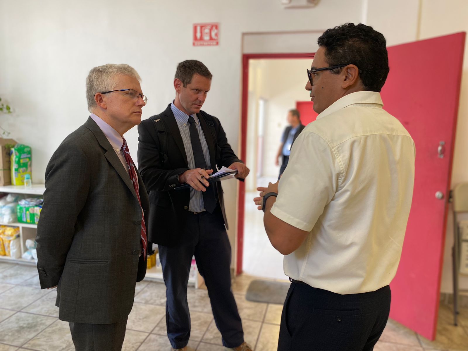 Visita nuevo Cónsul General de los Estados Unidos el albergue ‘’Kiki Romero’’