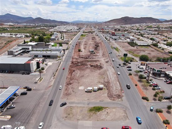 Inician construcción de crucero vehicular peatonal en prolongación Teófilo Borunda