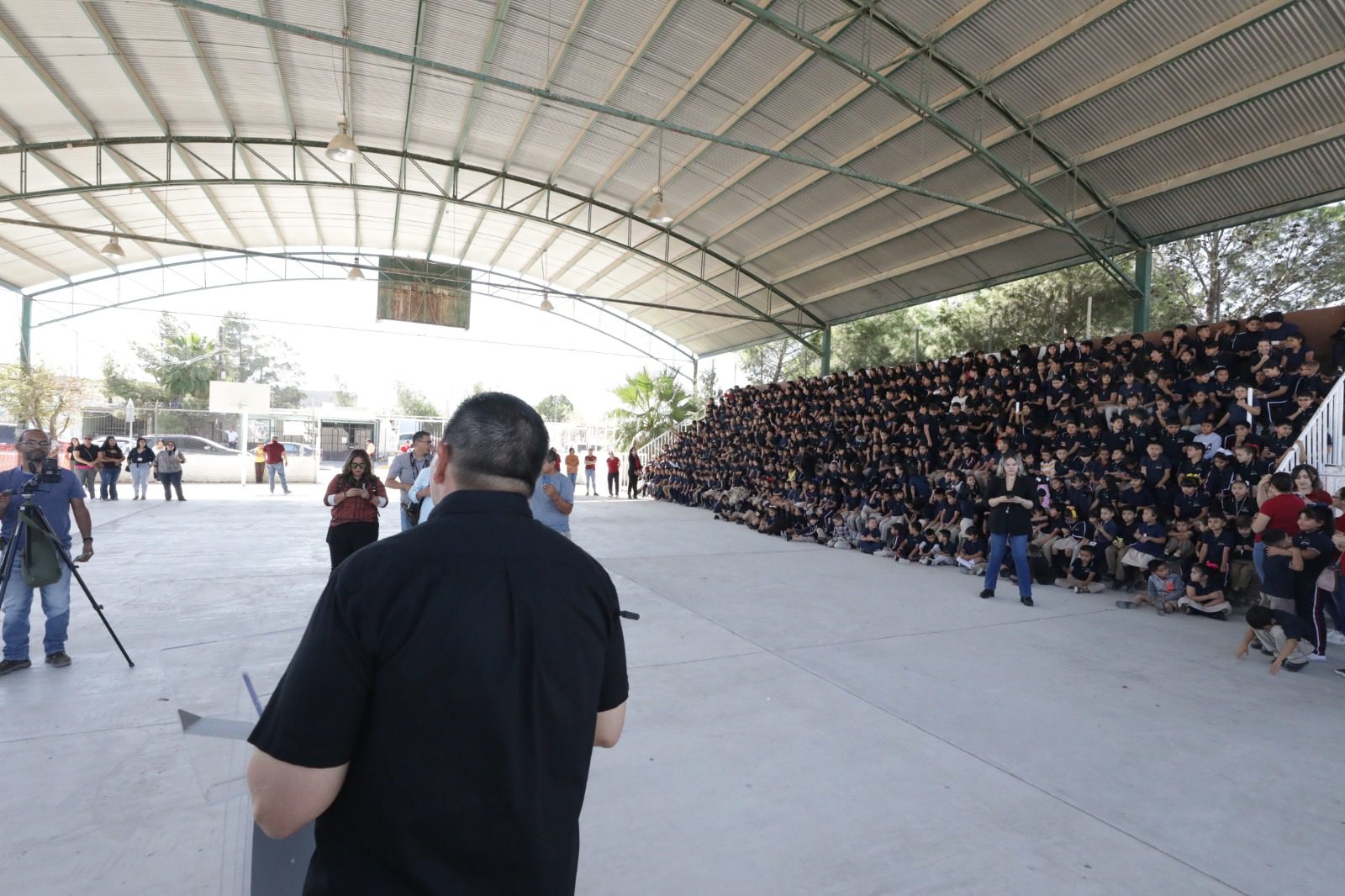 Entrega Cruz Pérez Cuellar rehabilitación en la Escuela Primaria Federal Libertad